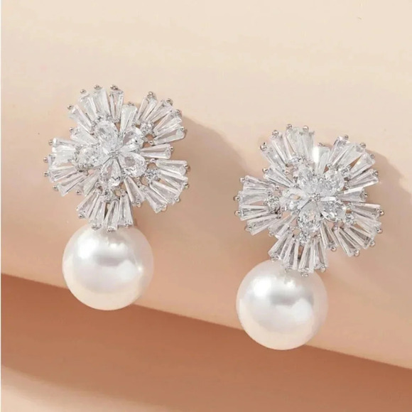 Rhinestone faux pearl drop earrings chic classy elegant statement - Picture 2 of 2